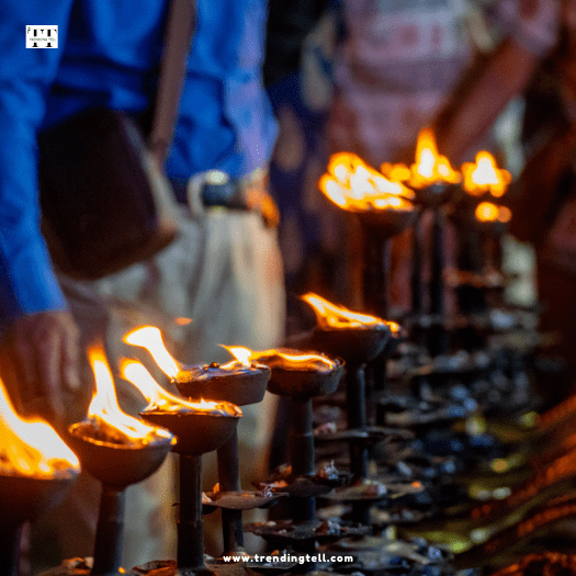 Devotees light diyas in the evening and place them in the Ganga River, a ritual known as Deep Daan.

www.trendingtell.com